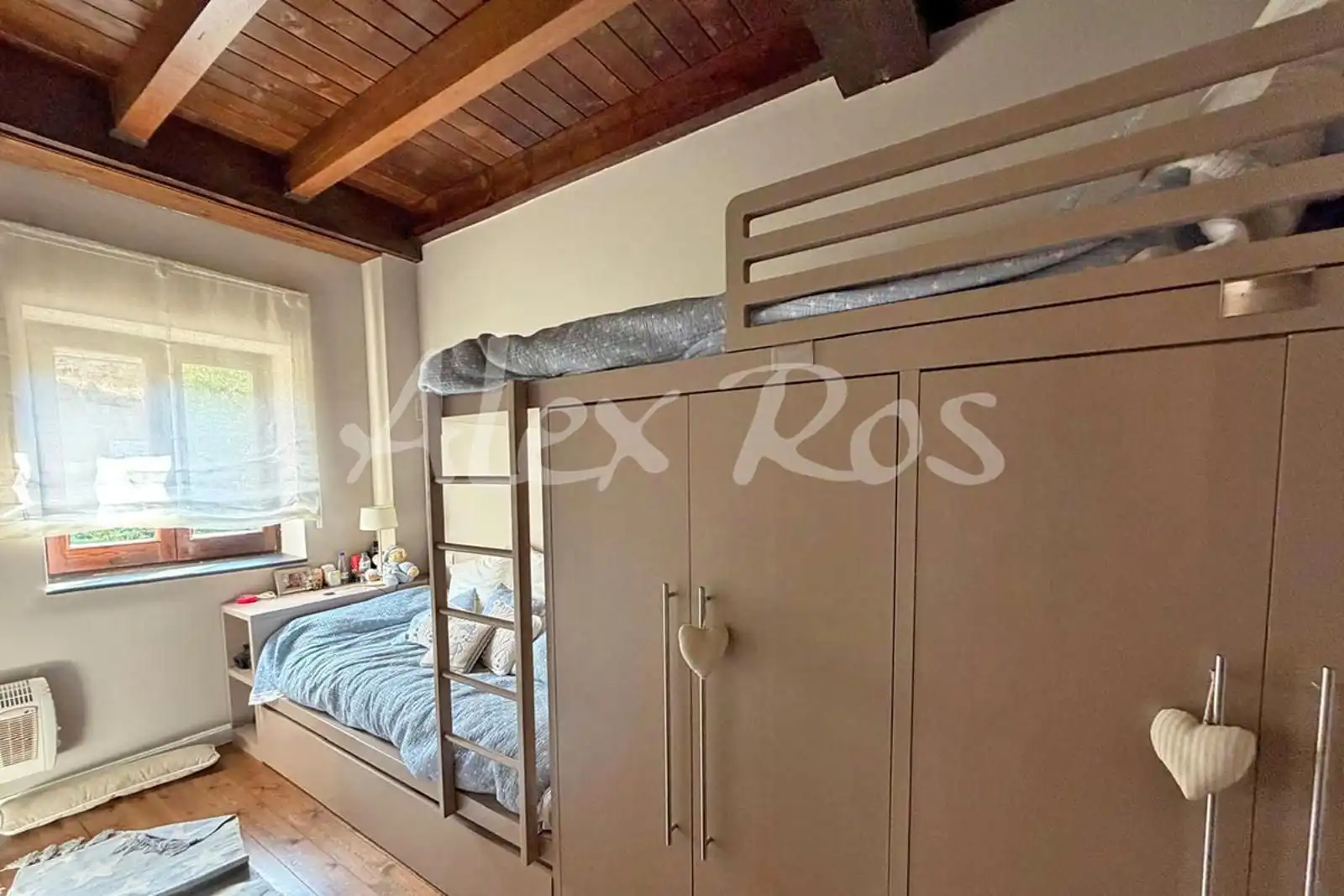 Dormitori de Casa o xalet en venda en Isòvol amb Calefacció, Terrassa i Traster