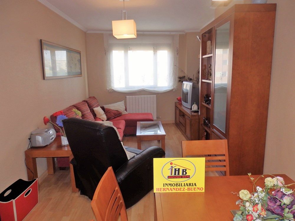 Sala d'estar de Pis de lloguer en Salamanca Capital amb Calefacció i Moblat