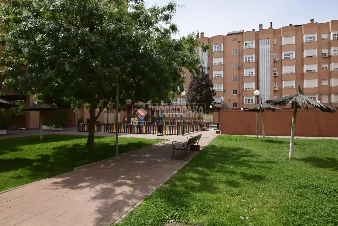 Außenansicht von Wohnung zum Verkauf in Alcorcón mit Gemeinschaftspool