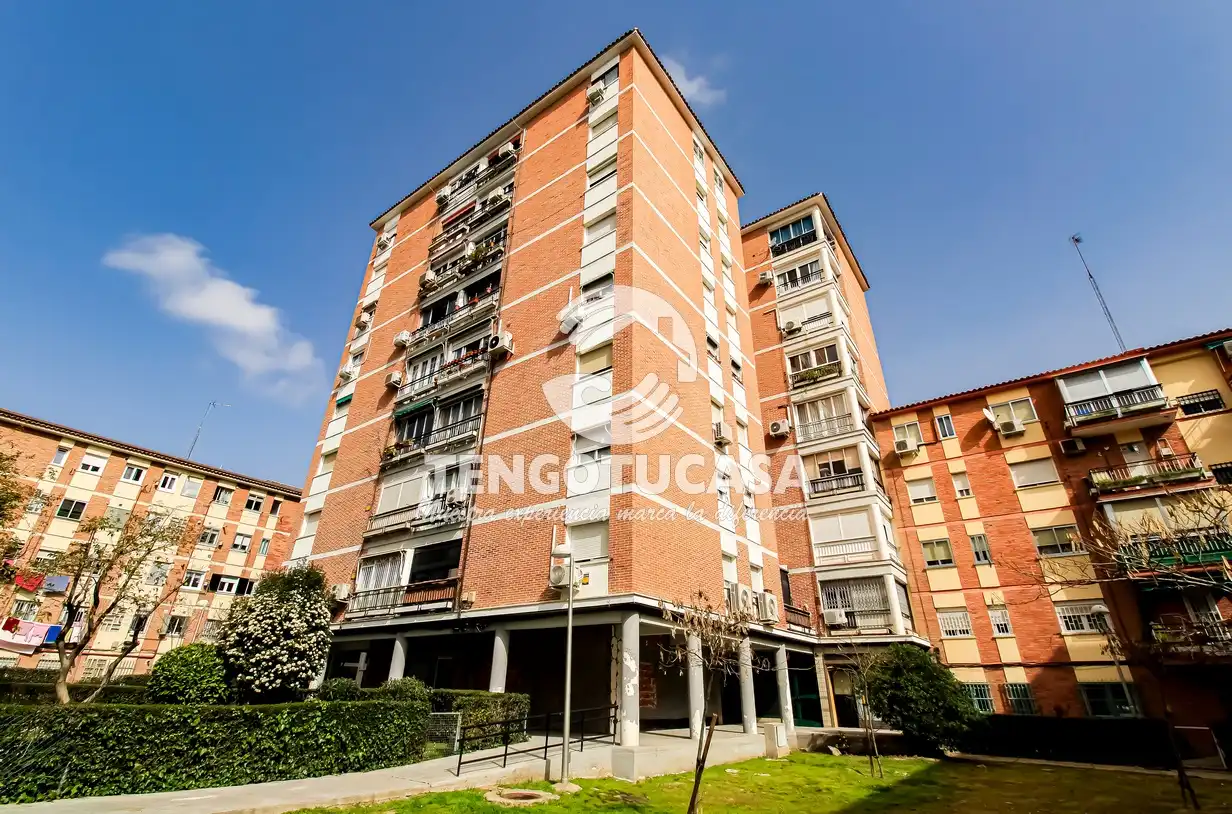 Exterior view of Flat for sale in Madrid  with Terrace and Furnished