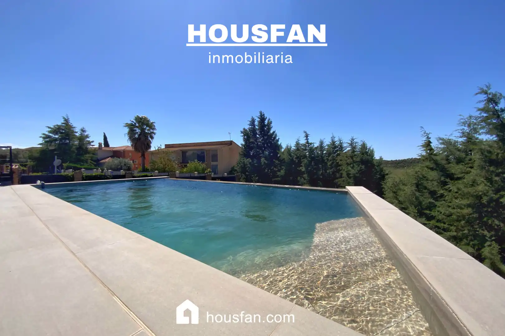 Vista exterior de Casa o xalet en venda en Cáceres amb Aire condicionat, Calefacció i Jardí privat