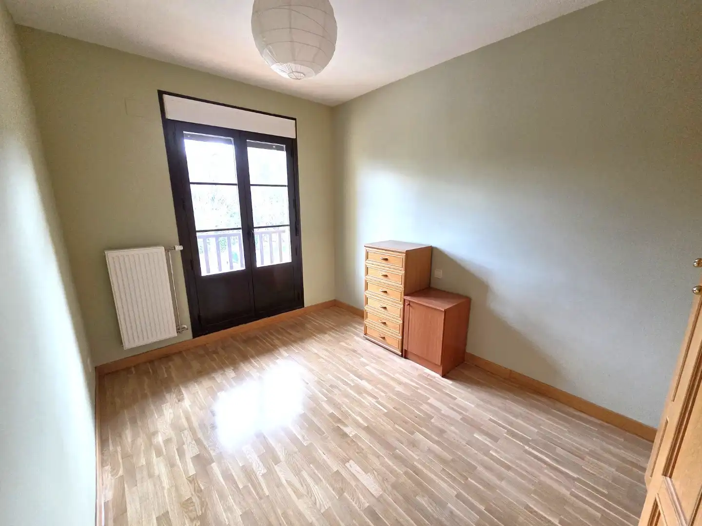 Habitación de Casa adosada en venta en Cardeñadijo con Calefacción, Jardín privado y Terraza