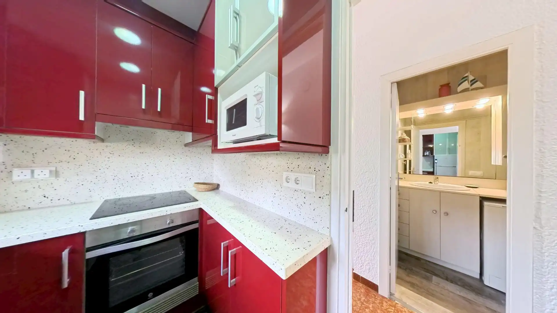 Cuina de Apartament de lloguer en Cambrils amb Aire condicionat, Calefacció i Terrassa