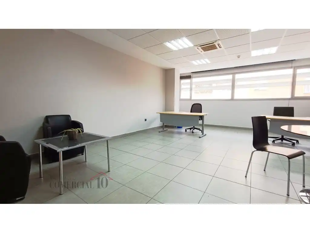 Office space with lift to rent in Calle Luis Alvarez Lencero, imagen 3
