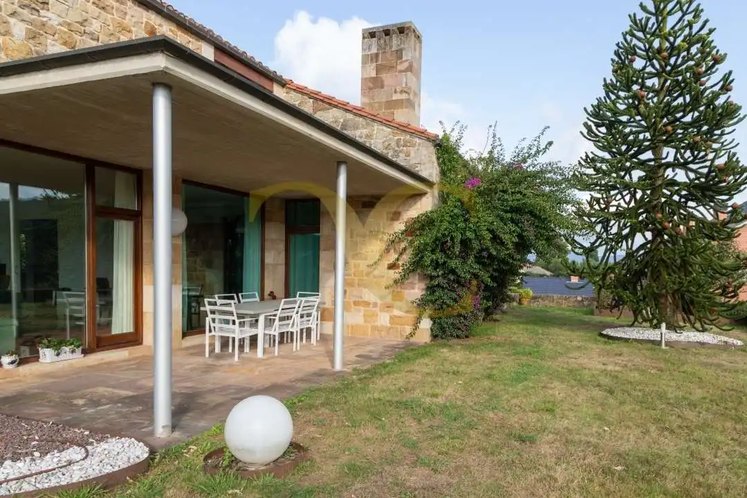 Jardín de Casa o chalet en venta en Santa Cruz de Bezana con Aire acondicionado, Calefacción y Jardín privado
