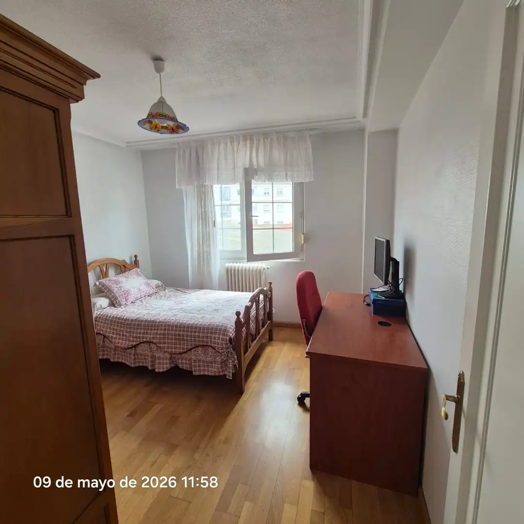 Dormitori de Casa o xalet en venda en San Andrés del Rabanedo amb Calefacció, Jardí privat i Parquet