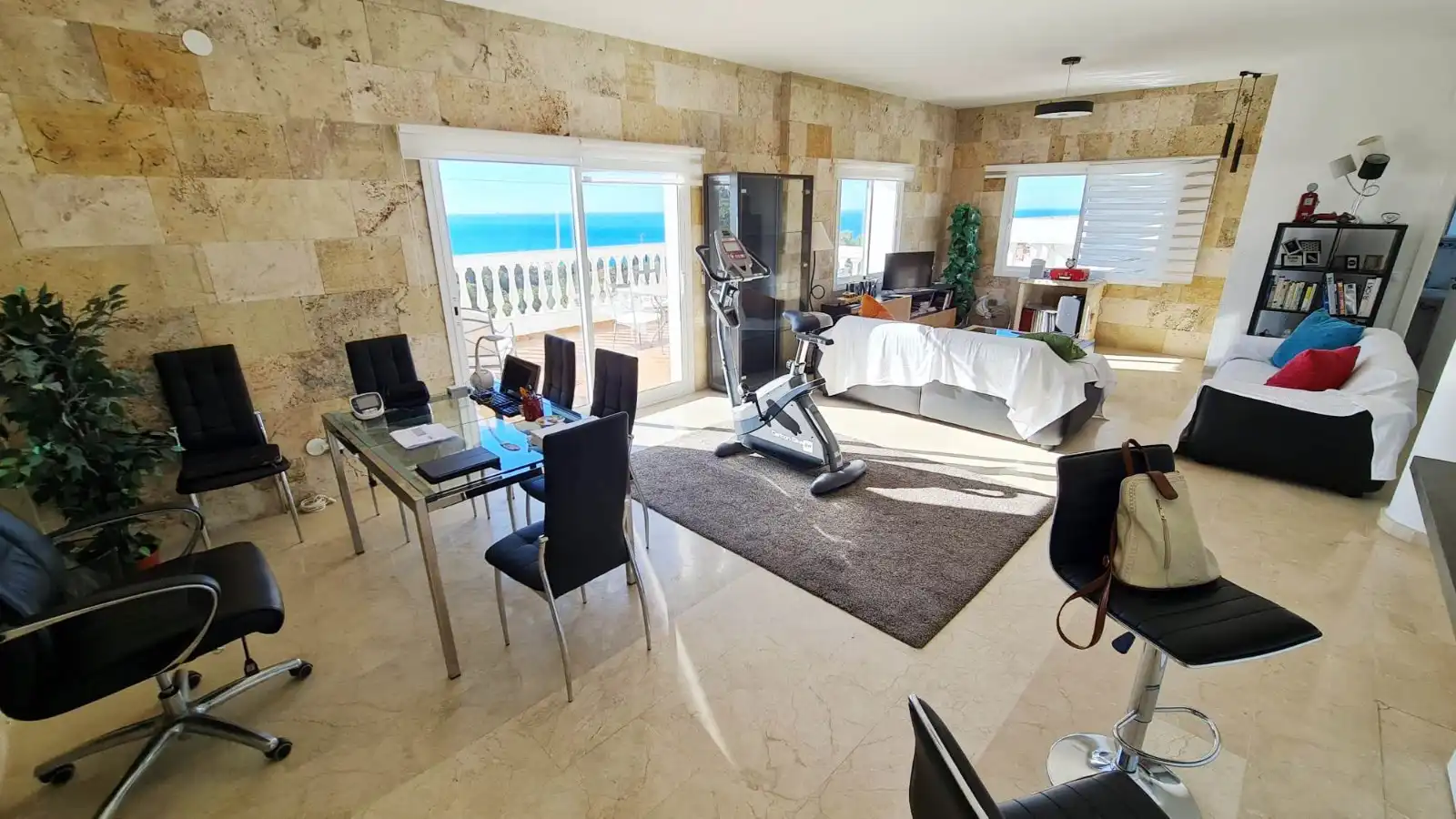 Menjador de Casa o xalet en venda en Benalmádena amb Aire condicionat, Jardí privat i Terrassa