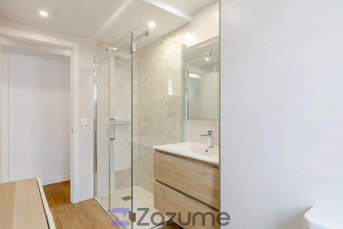 Badezimmer von Wohnung zur Miete in Madrid mit Klimaanlage, Heizung und Terrasse