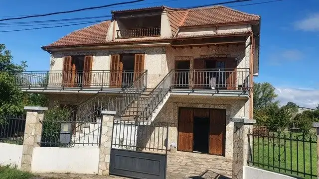 Vista exterior de Casa o xalet en venda en Ponferrada amb Calefacció, Jardí privat i Terrassa