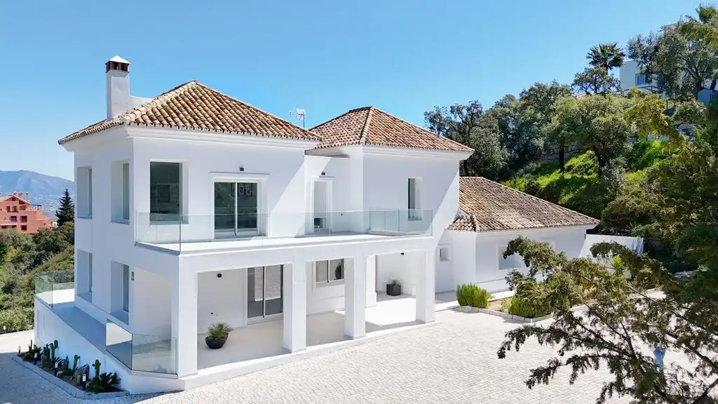 Chalet con piscina en venta en La Mairena