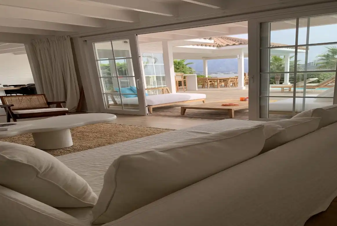 Sala de estar de Casa o chalet en venta en Benahavís con Aire acondicionado, Calefacción y Jardín privado