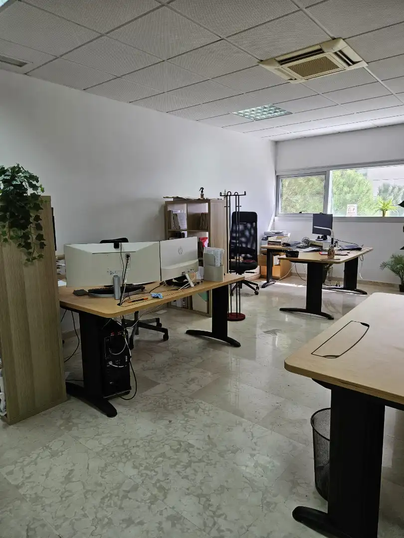 Büro mit Aufzug zur Miete in Avenida República Argentina
