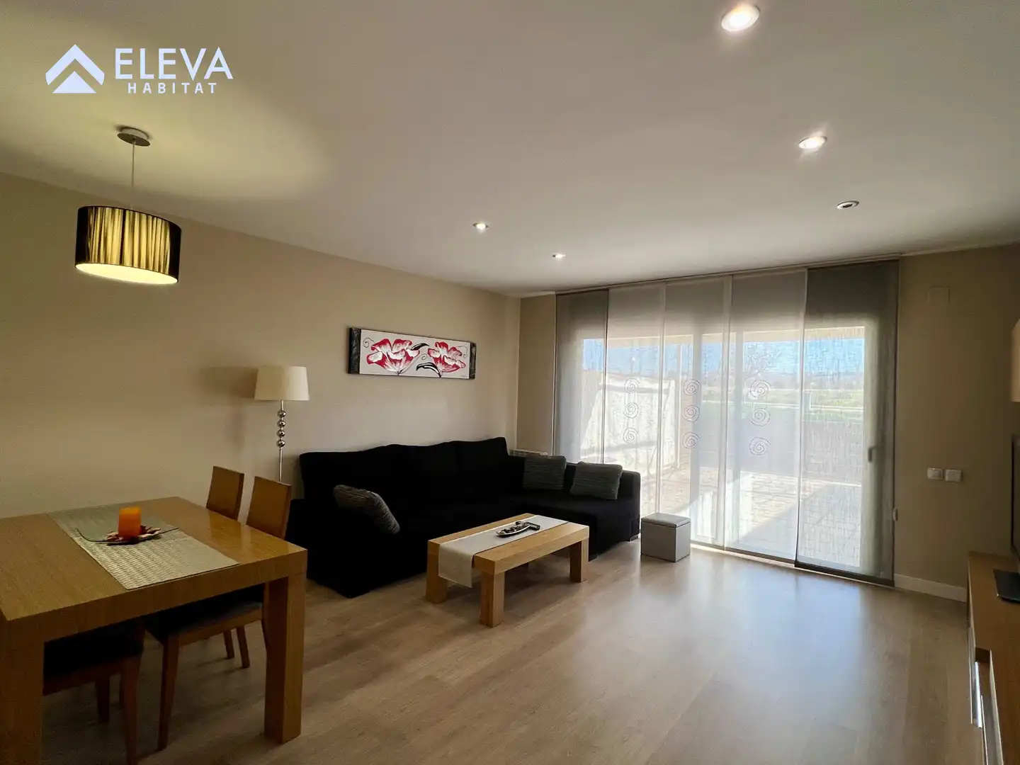 Sala d'estar de Casa adosada en venda en Lleida amb Aire condicionat, Parquet i Terrassa