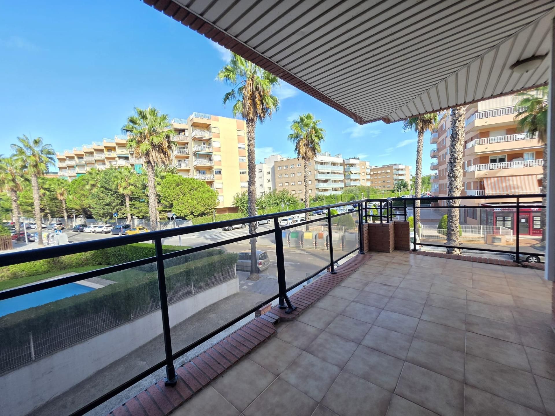 Vista exterior de Pis en venda en Salou amb Aire condicionat, Terrassa i Piscina comunitària