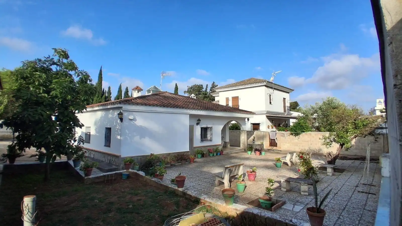 Vista exterior de Casa o chalet en venta en Chiclana de la Frontera con Jardín privado