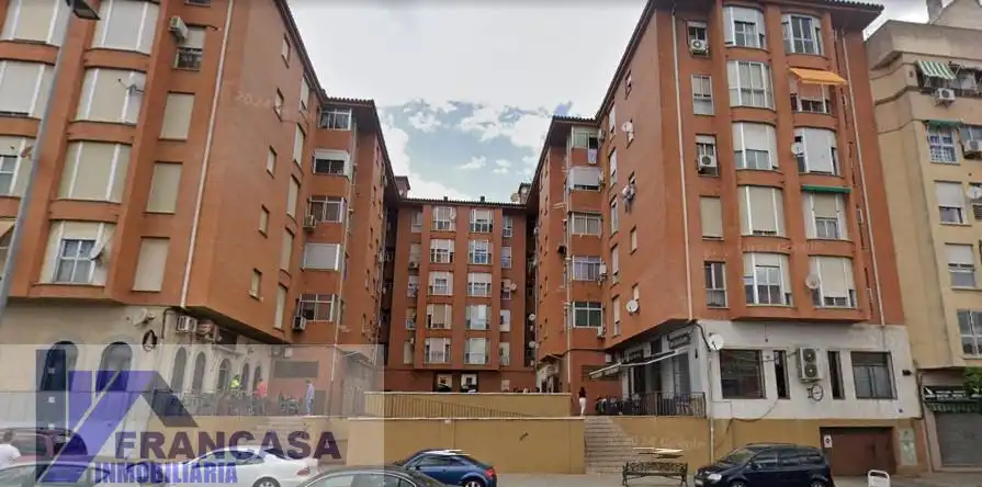 Vista exterior de Pis en venda en Cáceres amb Traster