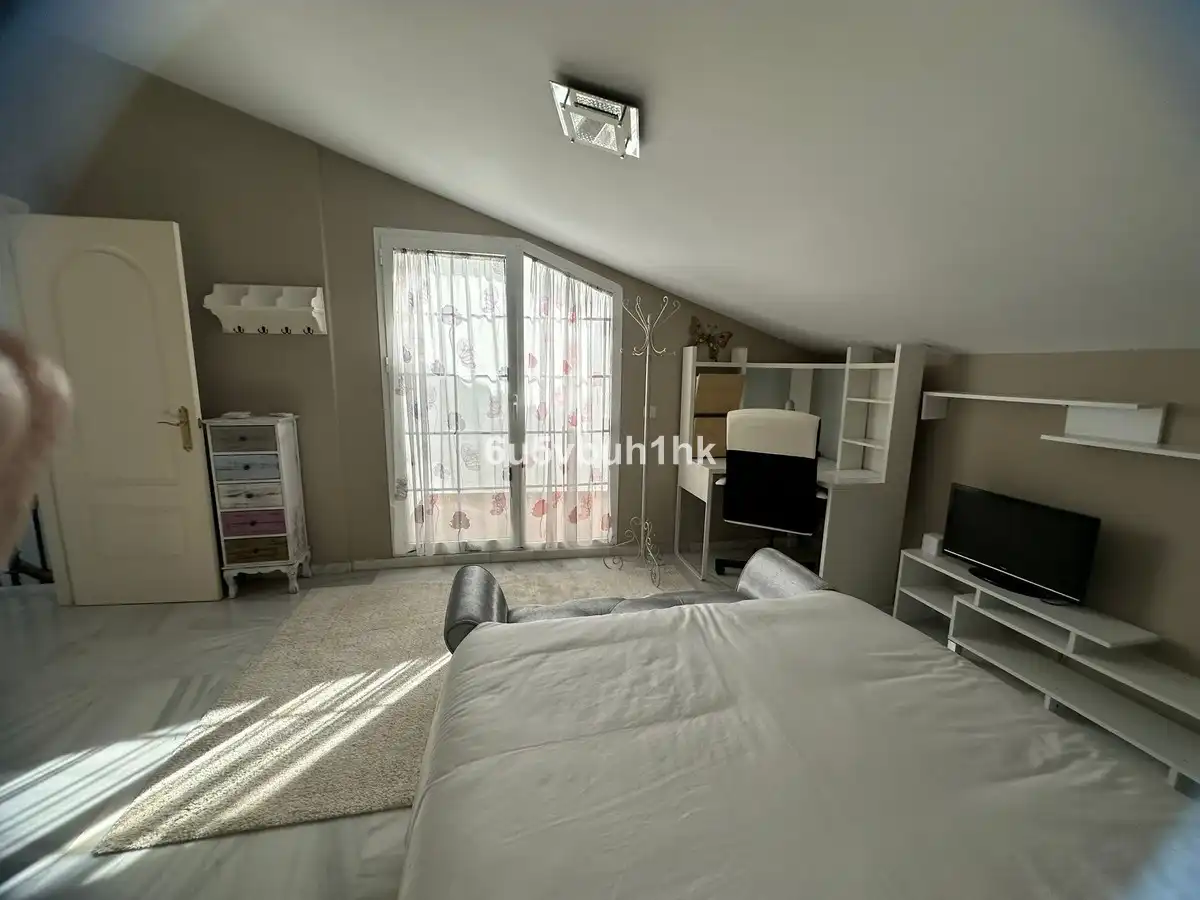 Dormitori de Casa adosada de lloguer en Marbella amb Aire condicionat, Jardí privat i Piscina