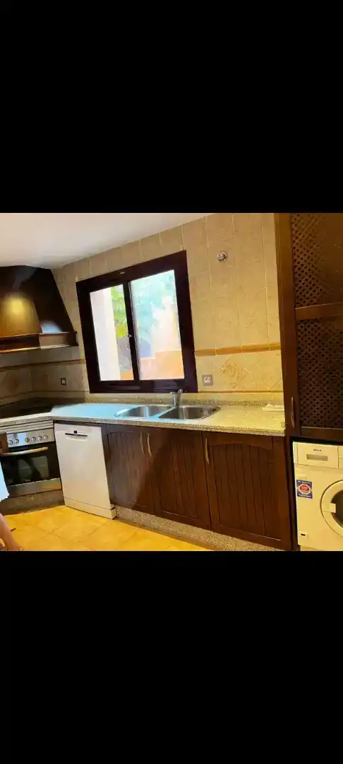 Cuina de Apartament per a compartir en Benahavís amb Aire condicionat, Moblat i Forn
