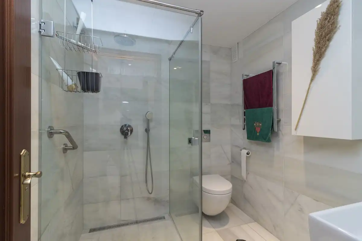 Bathroom of Attic for sale in Marbella  with Air Conditioner, Terrace and Furnished