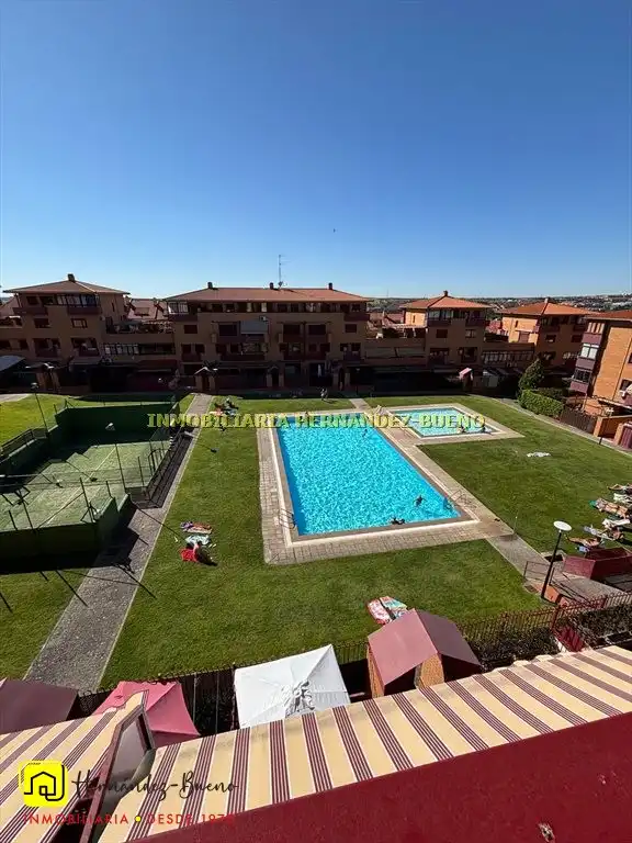 Piscina de Dúplex de alquiler en Salamanca con Calefacción, Terraza y Piscina