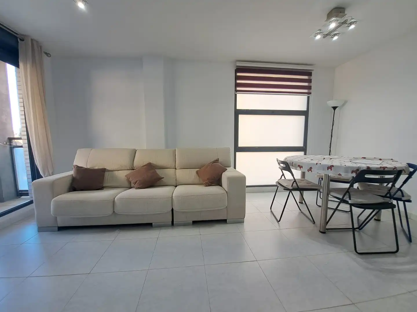 Sala d'estar de Apartament en venda en Moncofa amb Aire condicionat, Terrassa i Moblat