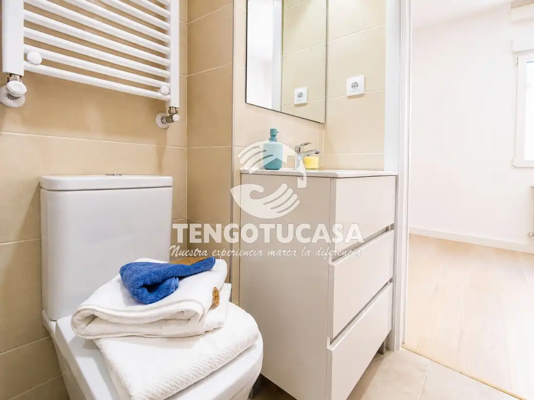Badezimmer von Wohnung zum Verkauf in Madrid mit Klimaanlage, Möbliert und Ofen
