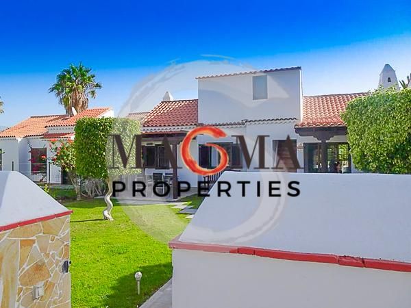 Vista exterior de Casa o xalet en venda en San Miguel de Abona amb Aire condicionat, Jardí privat i Piscina