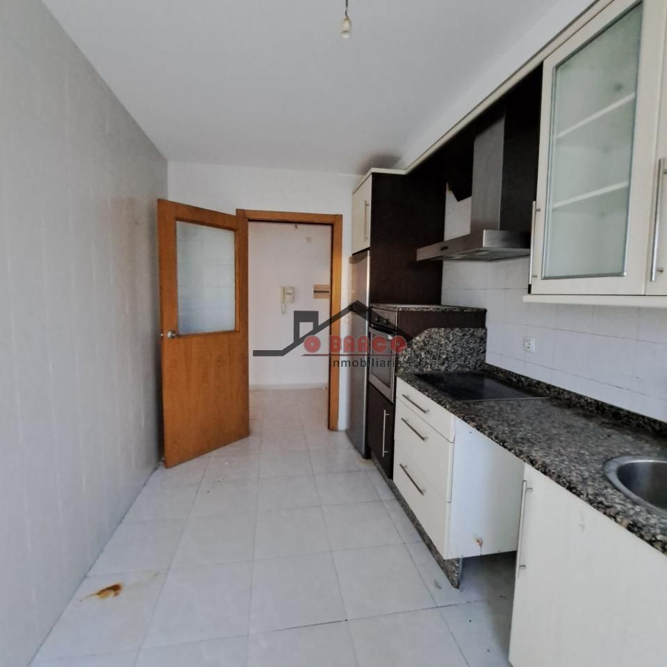 Kitchen of Flat for sale in O Barco de Valdeorras    with Heating, Parquet flooring and Storage room