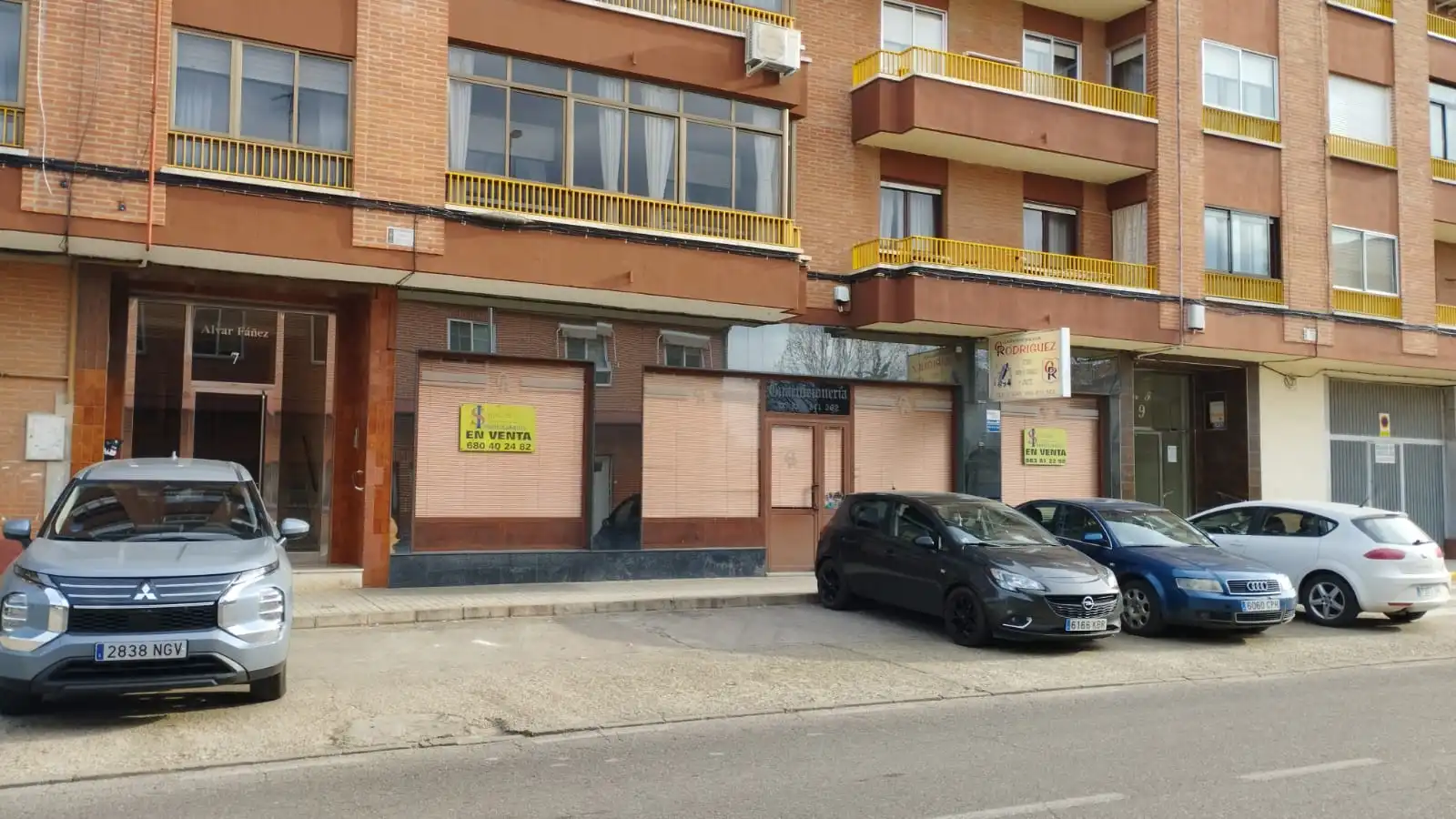 Local comercial en venda a Calle Alvar Fañez 7