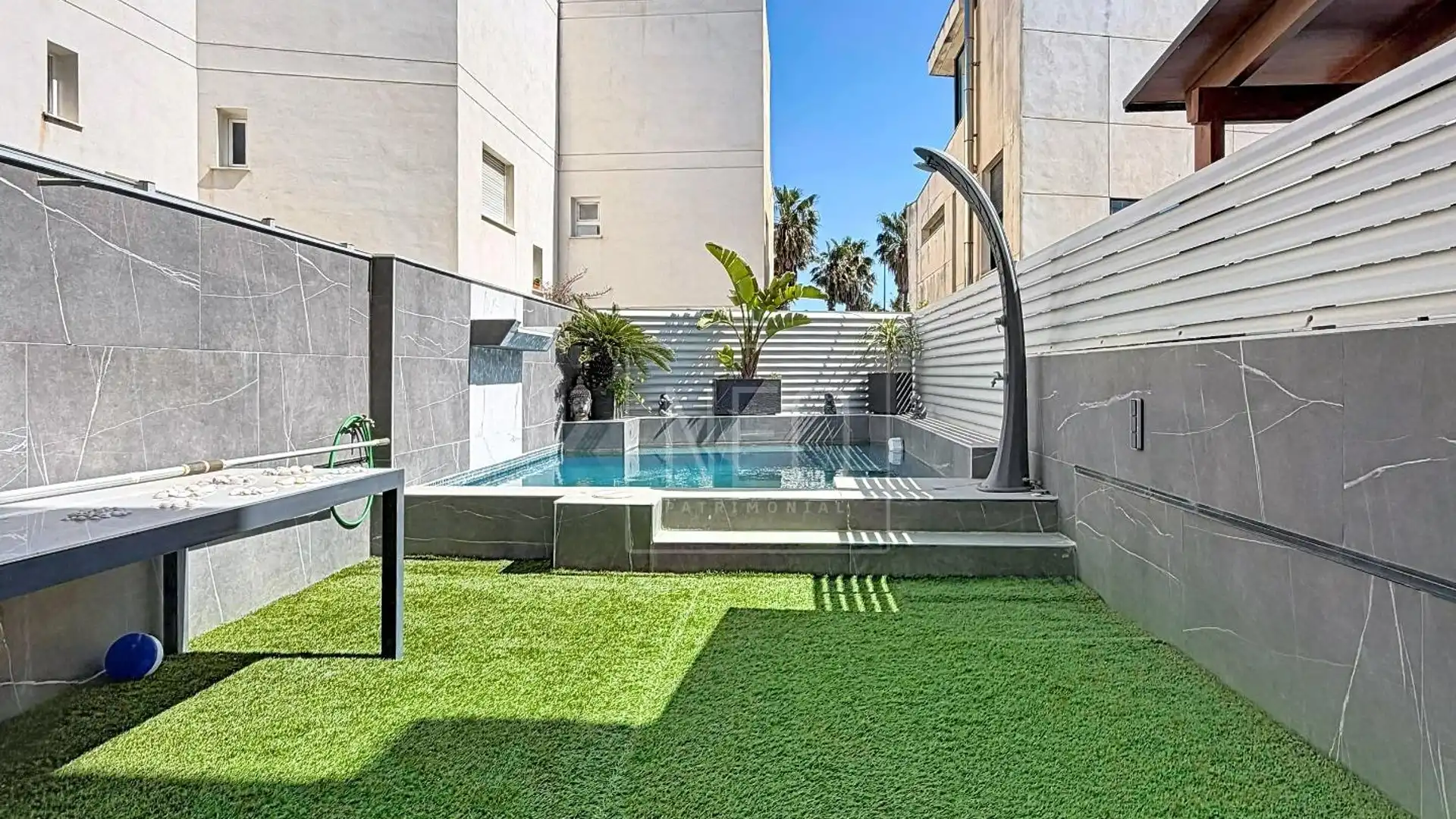 Piscina de Casa adosada en venda en Daimús amb Aire condicionat, Jardí privat i Terrassa