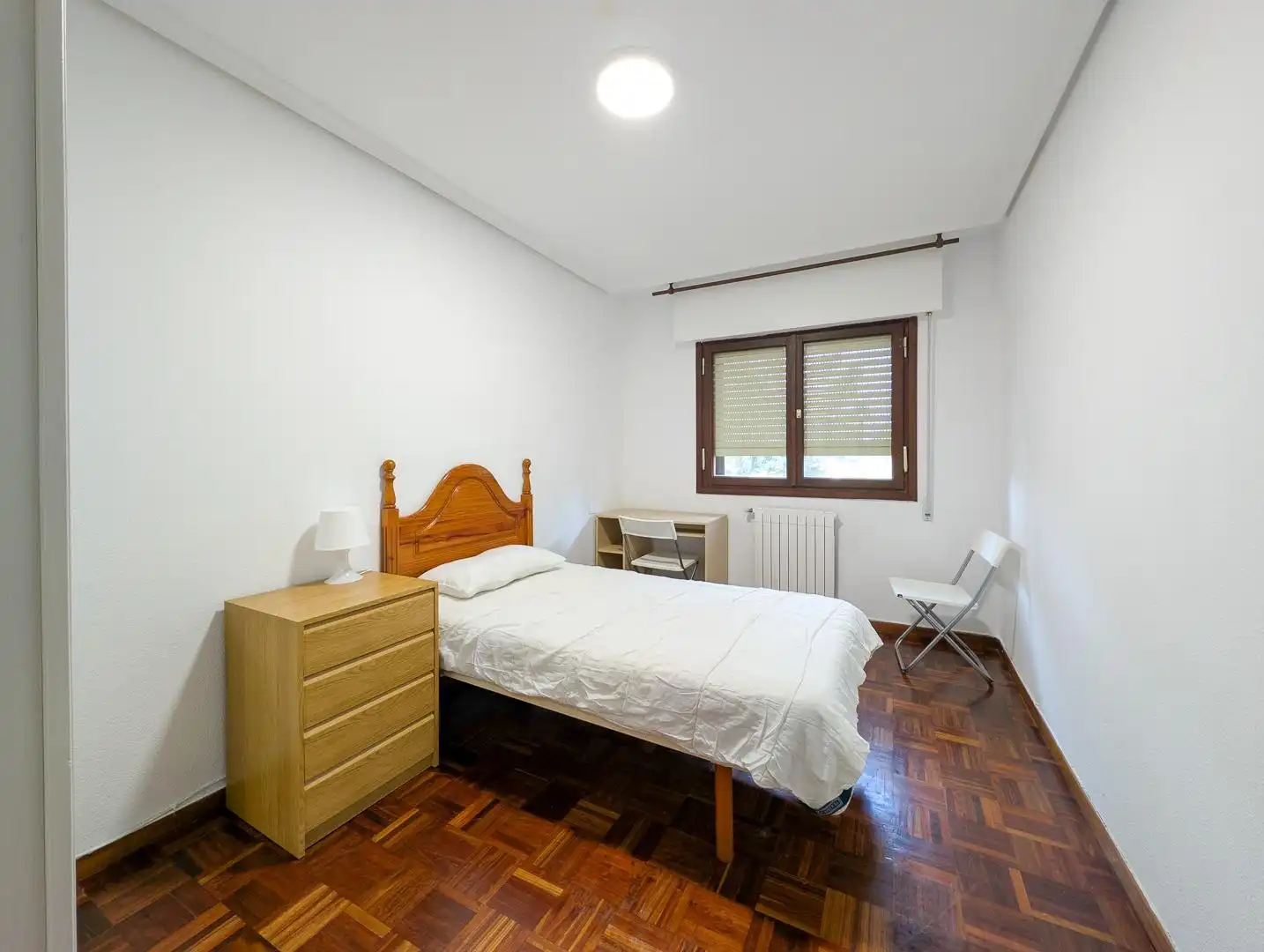 Schlafzimmer von Wohnung zur Miete in Santander mit Heizung, Parkett und Möbliert