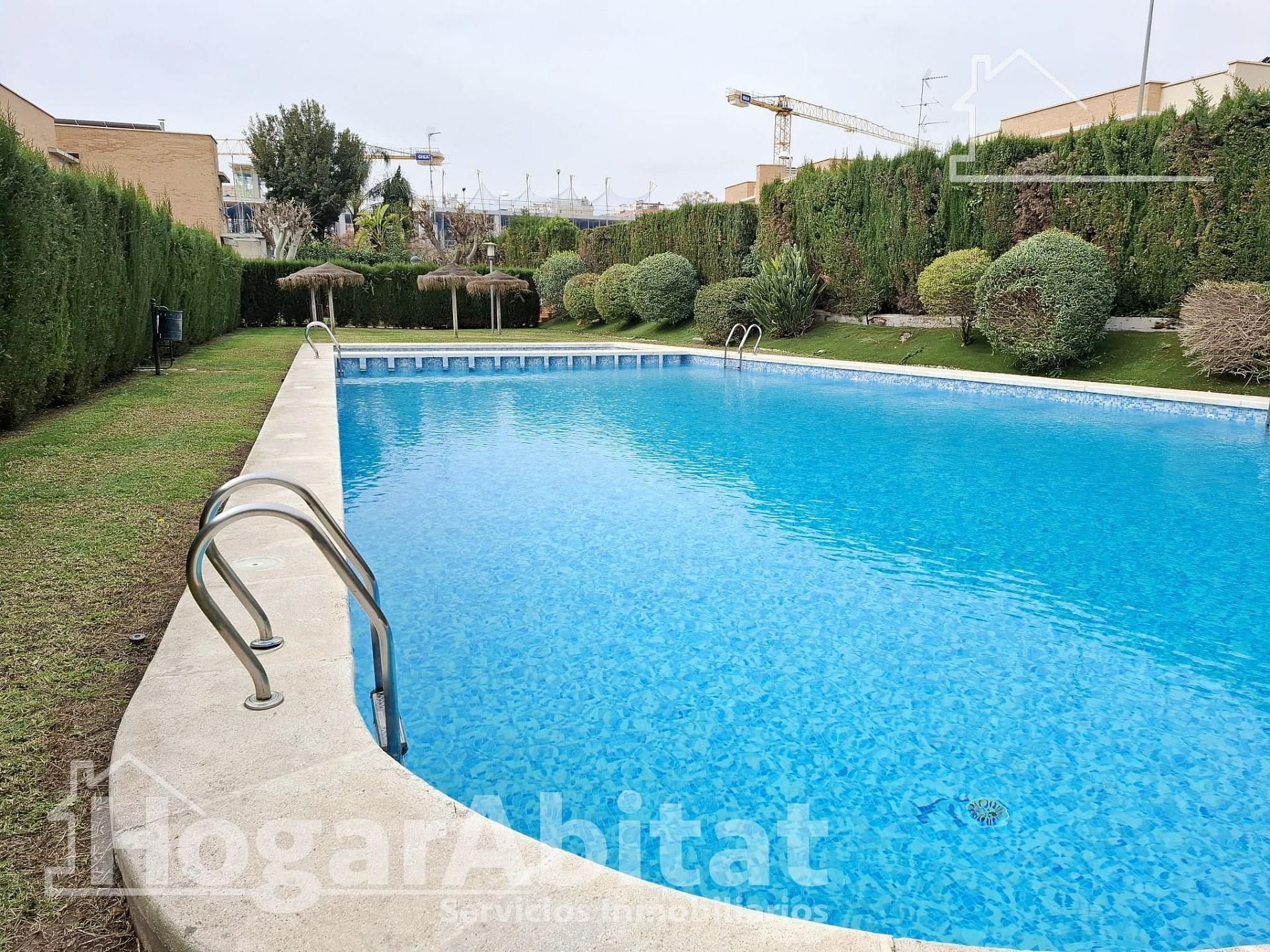 Piscina de Casa adosada en venta en Alicante / Alacant con Aire acondicionado, Jardín privado y Terraza