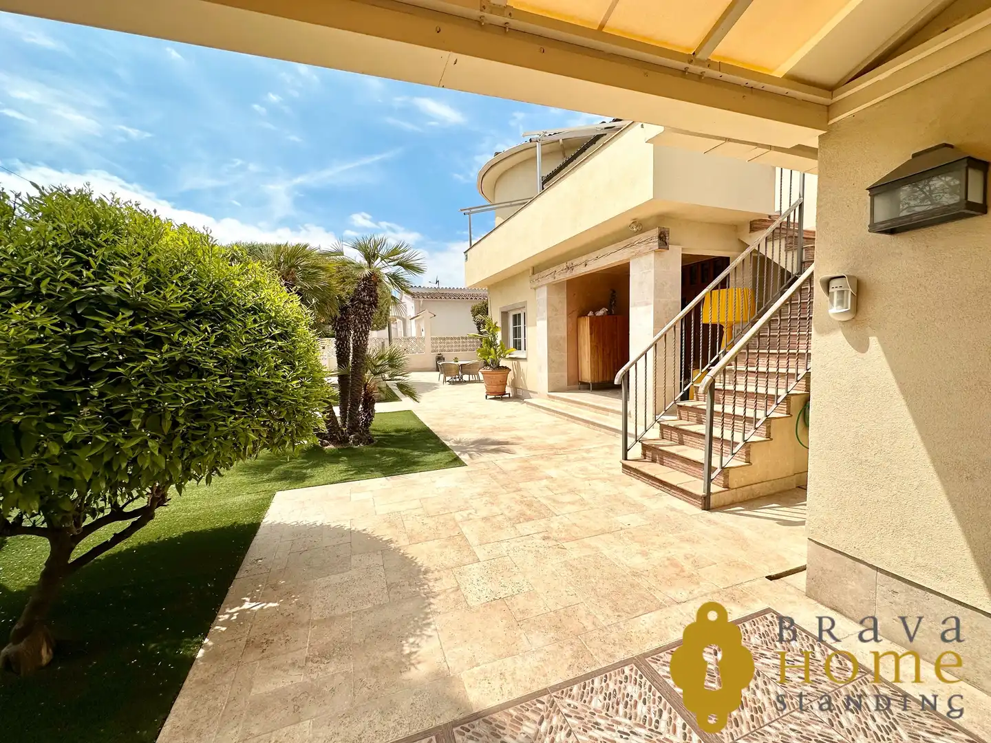 Garden of Houses for sale in Empuriabrava  with Air Conditioner, Heating and Private garden