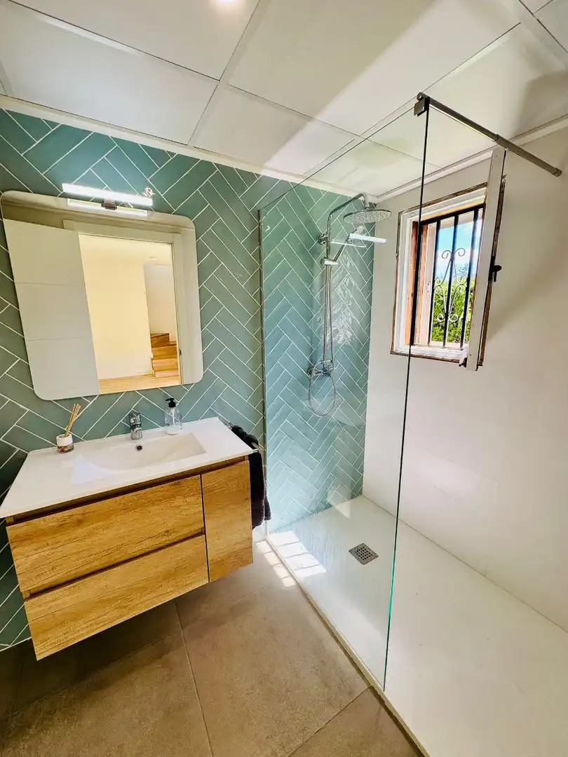 Badezimmer von Haus oder Chalet zum Verkauf in Torrevieja mit Klimaanlage, Heizung und Privatgarten