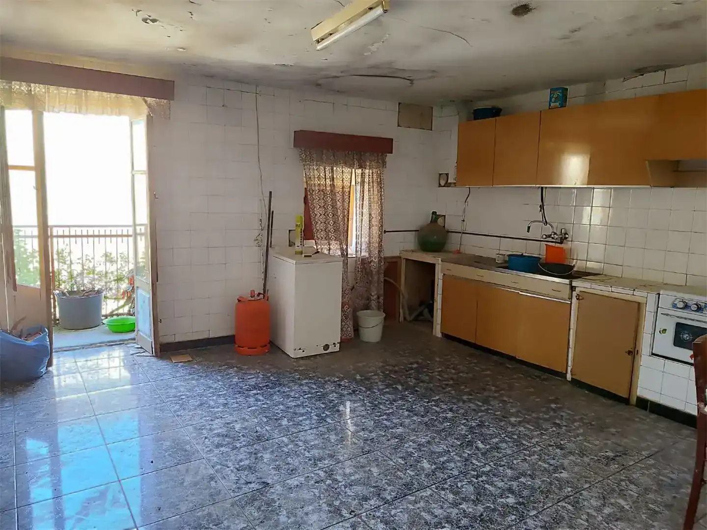 Cuina de Casa adosada en venda en Hoyos amb Balcó
