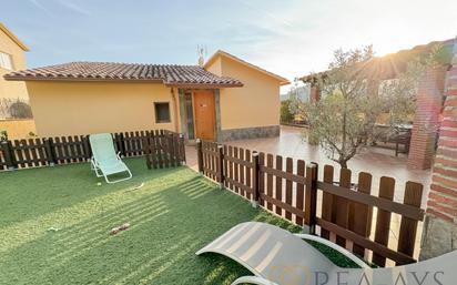 Vista exterior de Casa o xalet en venda en Vallirana amb Aire condicionat, Terrassa i Piscina