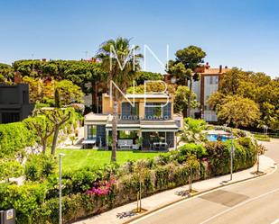 Exterior view of House or chalet for sale in Sant Vicenç de Montalt  with Air Conditioner, Heating and Swimming Pool