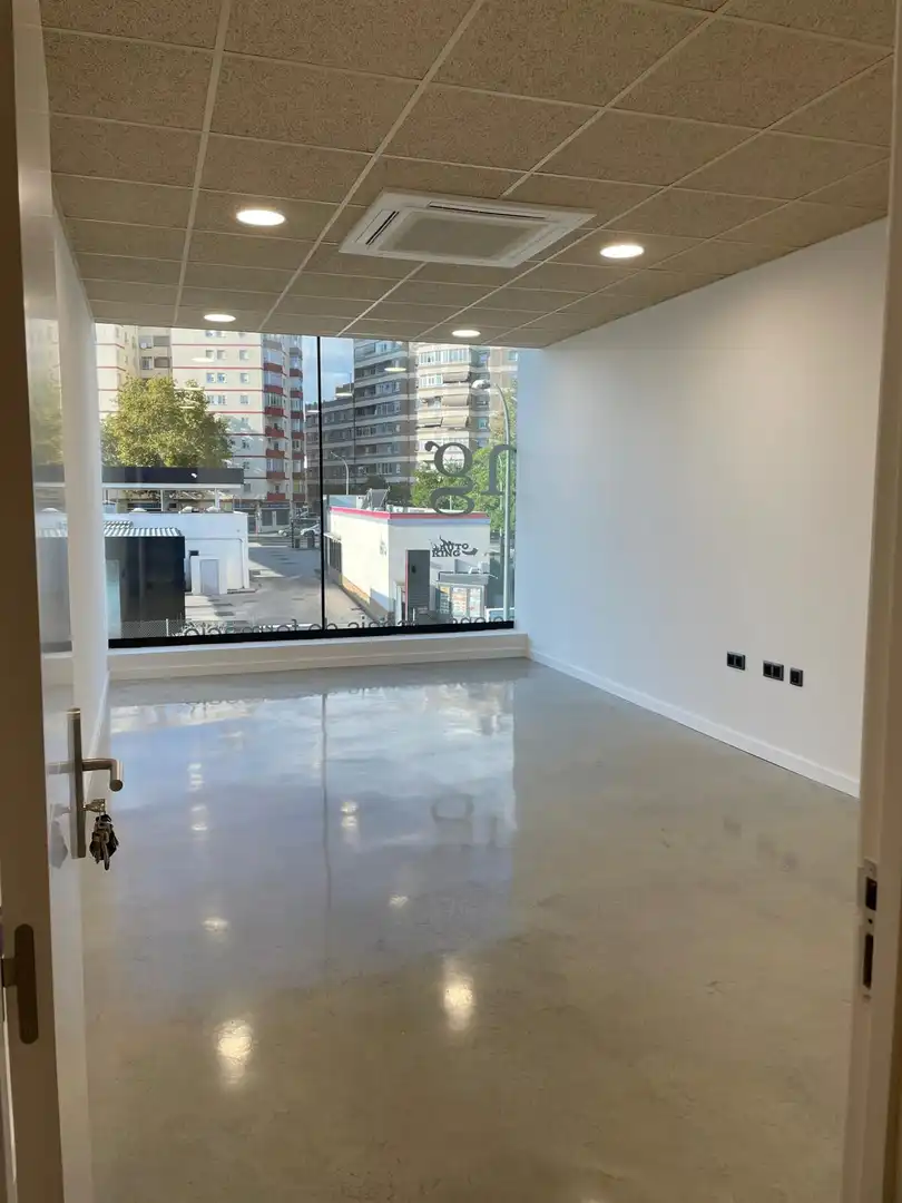 Oficina de alquiler en Reus con Aire acondicionado, Internet y Alarma