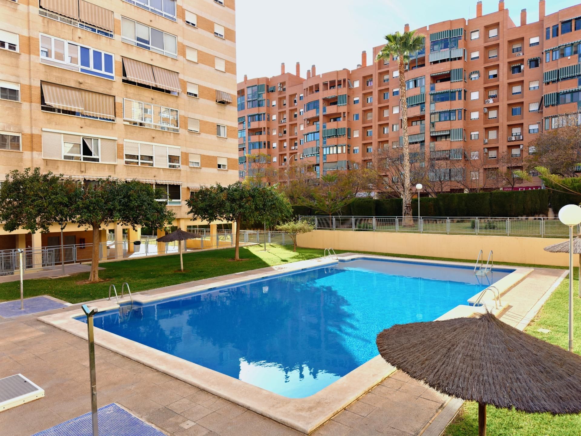 Swimming pool of Flat for sale in Alicante / Alacant  with Air Conditioner, Heating and Private garden
