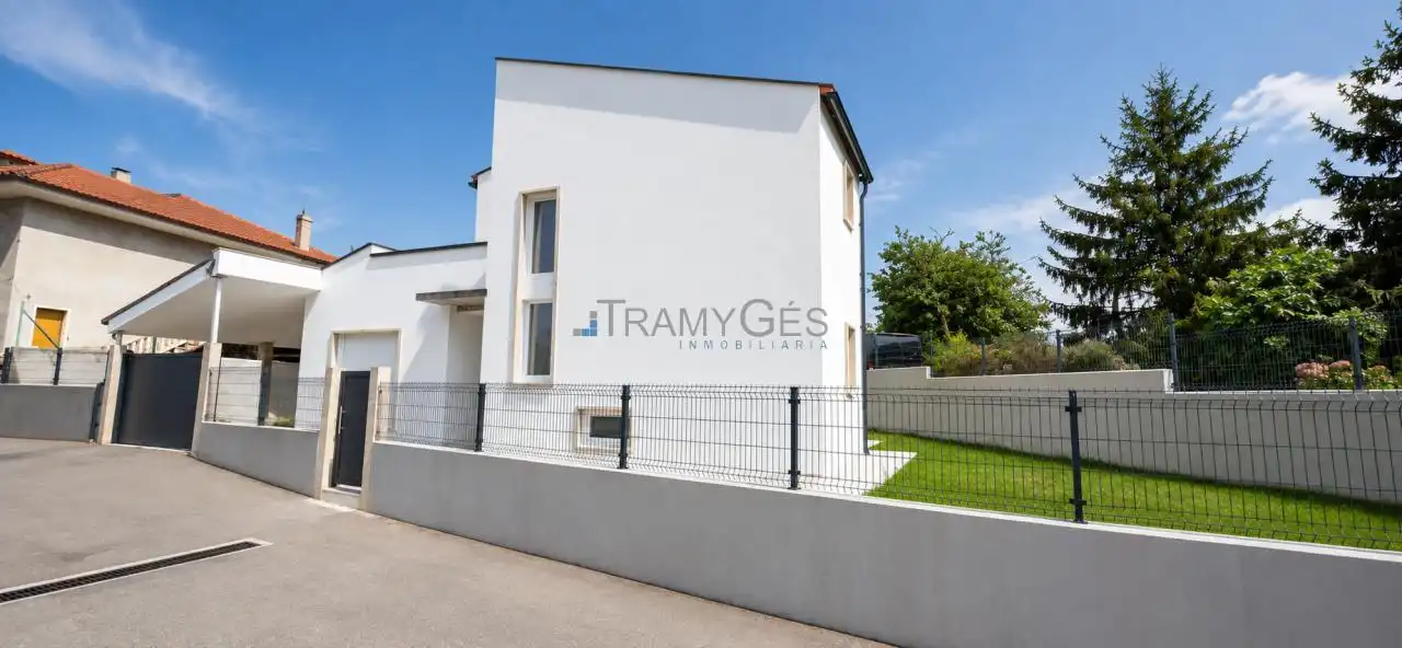 Casa o chalet en venta en A Guarda   con Calefacción, Jardín privado y Terraza