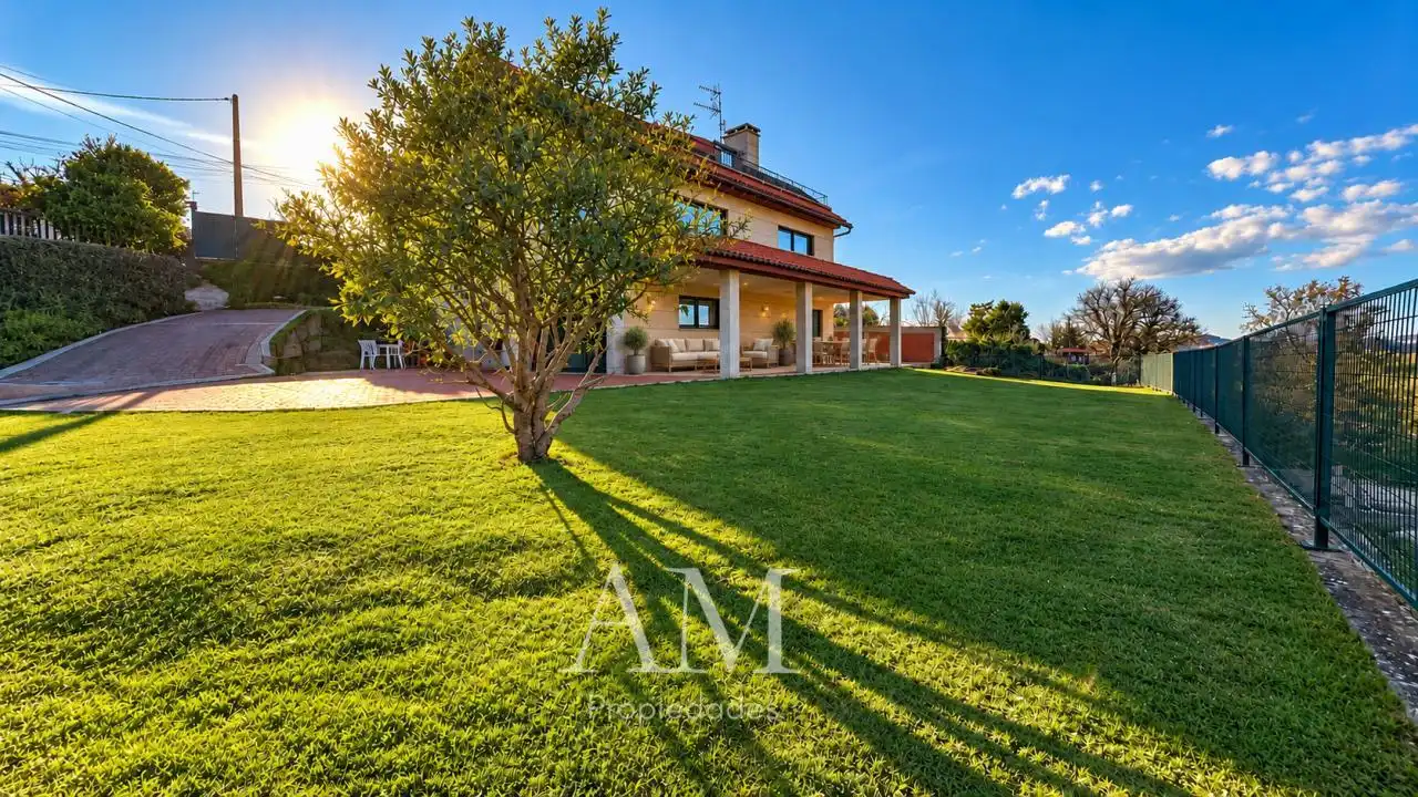 Detached house with garden for sale in Alcoucer - Donas s/n