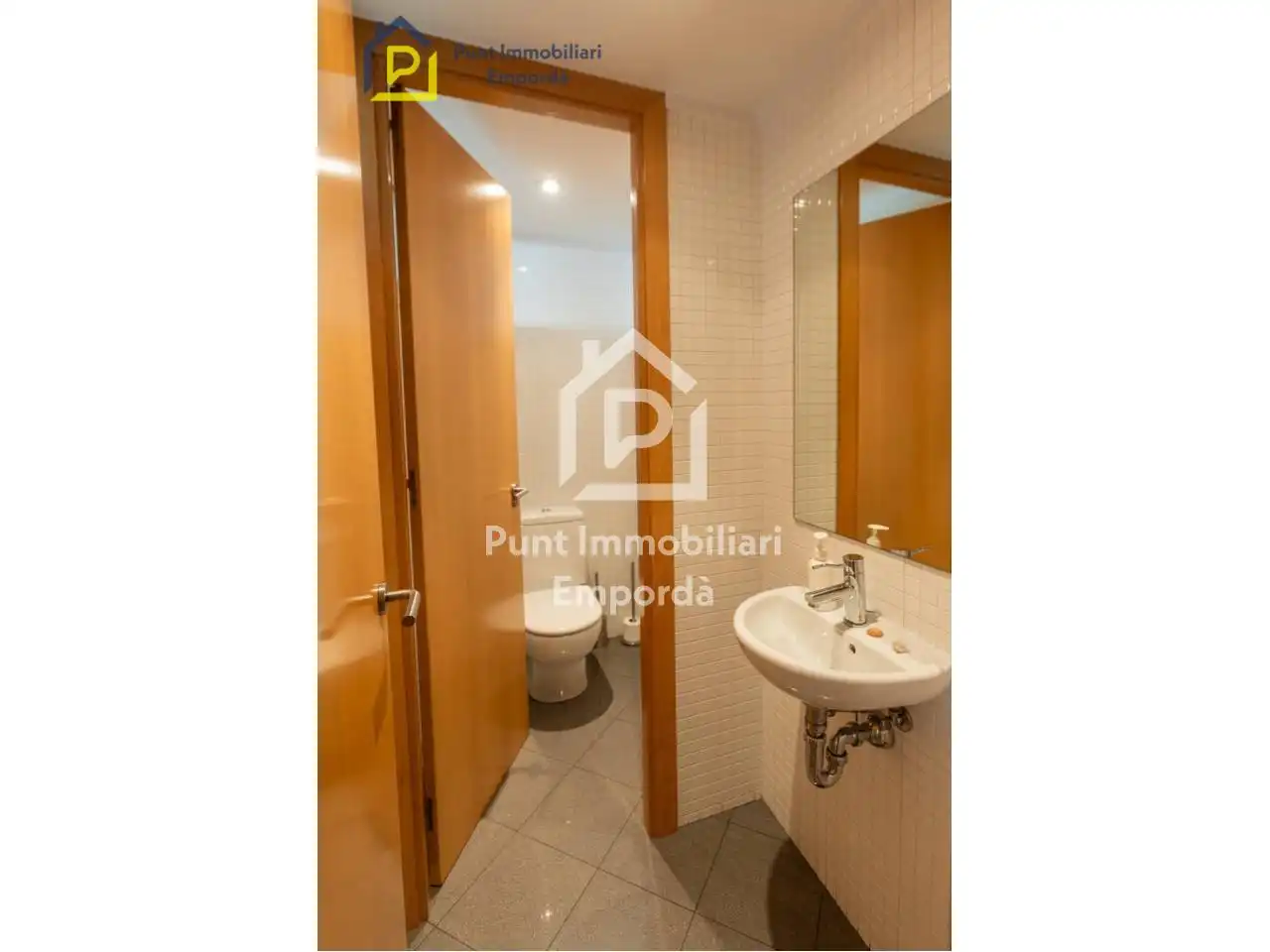 Bathroom of Houses for sale in Figueres  with Air Conditioner, Heating and Private garden