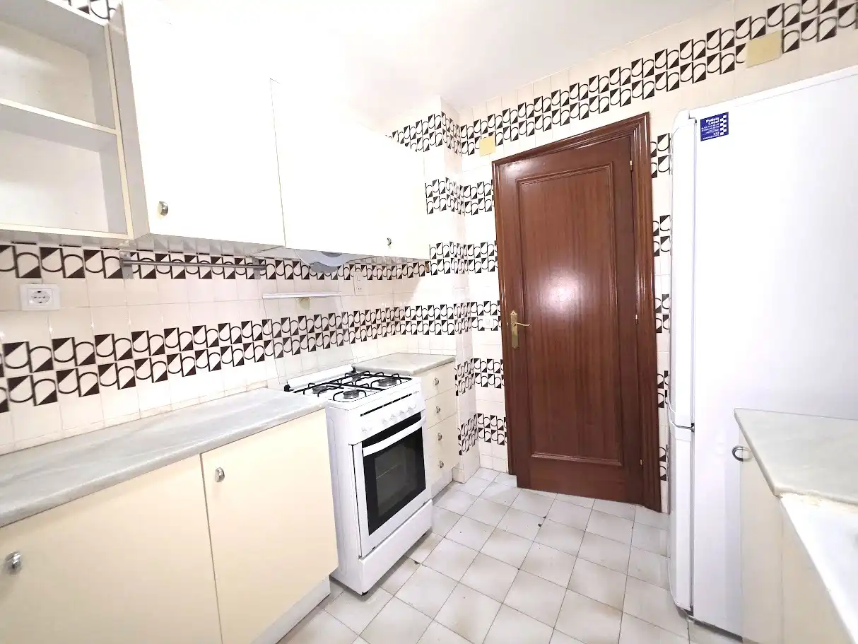 Cuina de Pis en venda en Castellar del Vallès amb Calefacció, Parquet i Forn