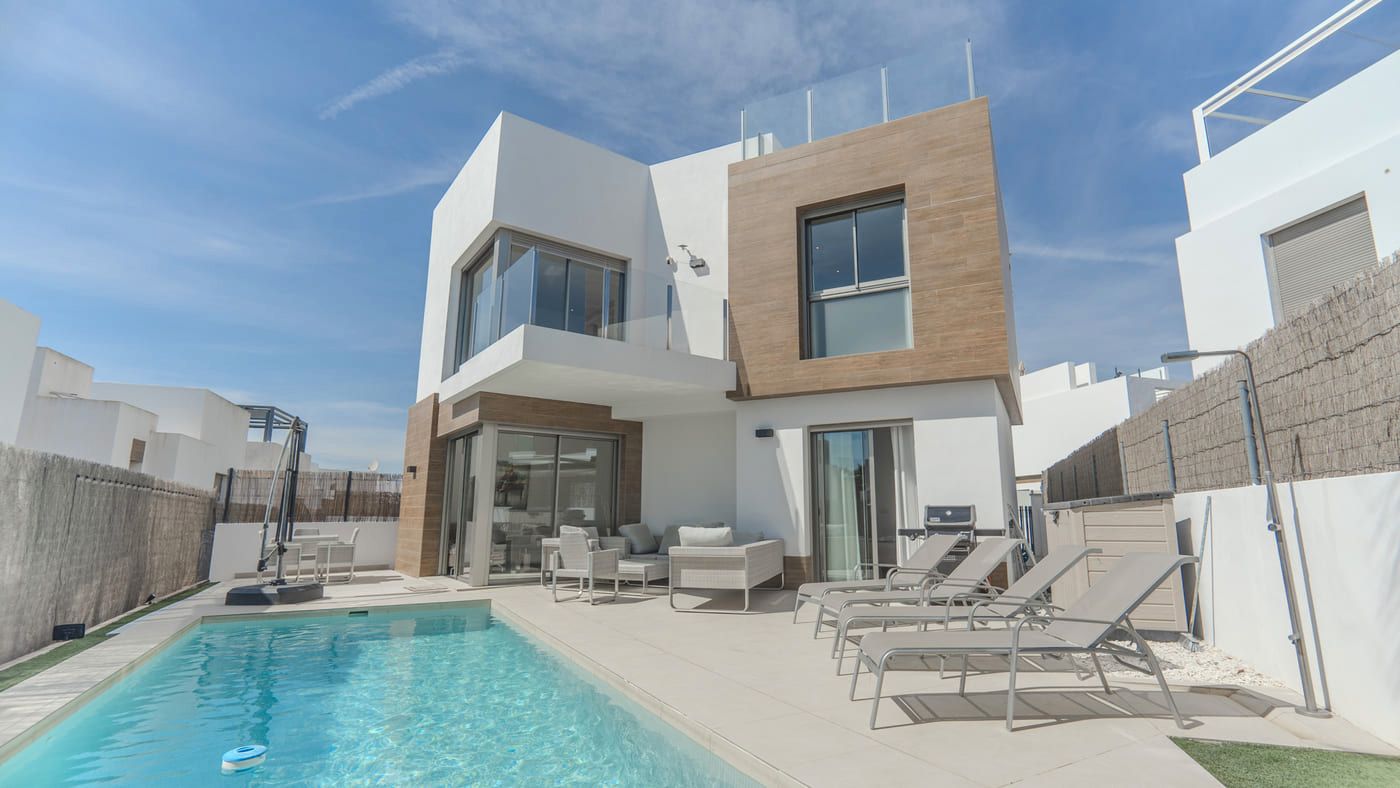 Piscina de Casa o xalet en venda en Orihuela amb Aire condicionat, Jardí privat i Terrassa