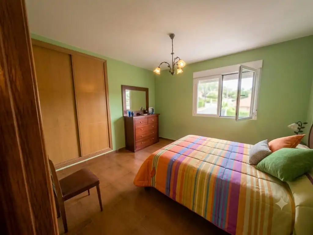 Dormitori de Casa o xalet en venda en Valdeobispo amb Aire condicionat