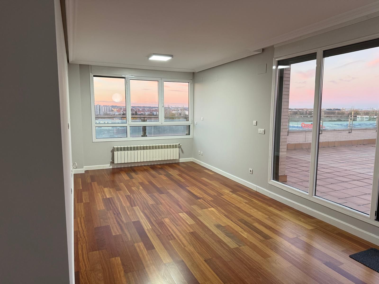 Sala d'estar de Àtic en venda en Valladolid Capital amb Aire condicionat, Calefacció i Terrassa