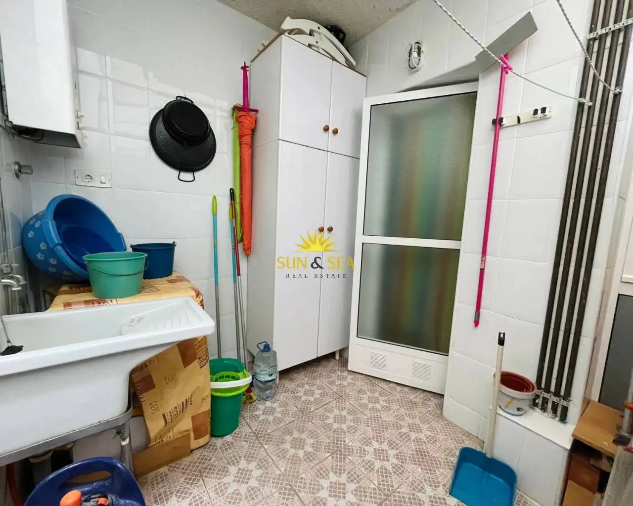 Cuina de Apartament de lloguer en Torrevieja amb Terrassa, Moblat i Forn
