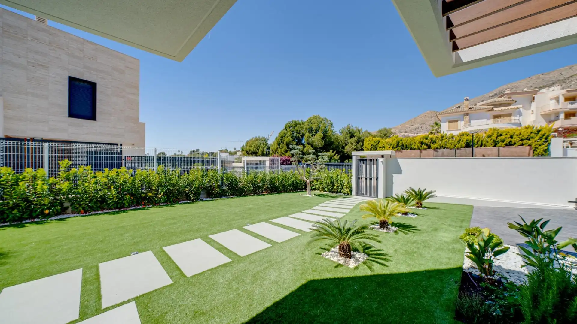 Chalet con piscina en alquiler en Golf Bahía, imagen 4