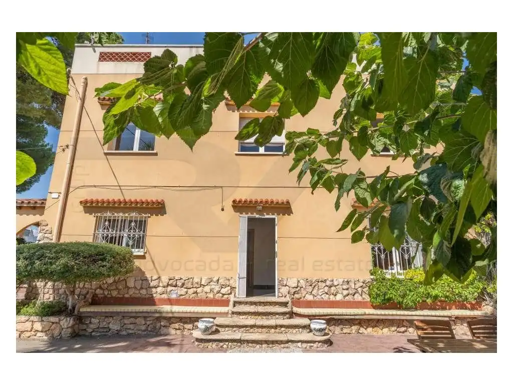 Vista exterior de Casa o xalet en venda en Tarragona amb Aire condicionat, Jardí privat i Terrassa