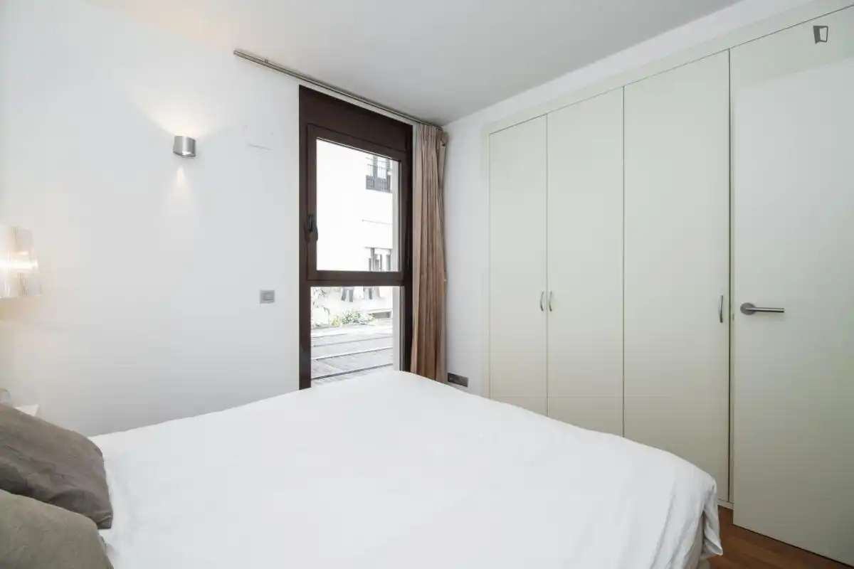Schlafzimmer von Wohnungen zur Miete in Barcelona mit Klimaanlage, Heizung und Möbliert